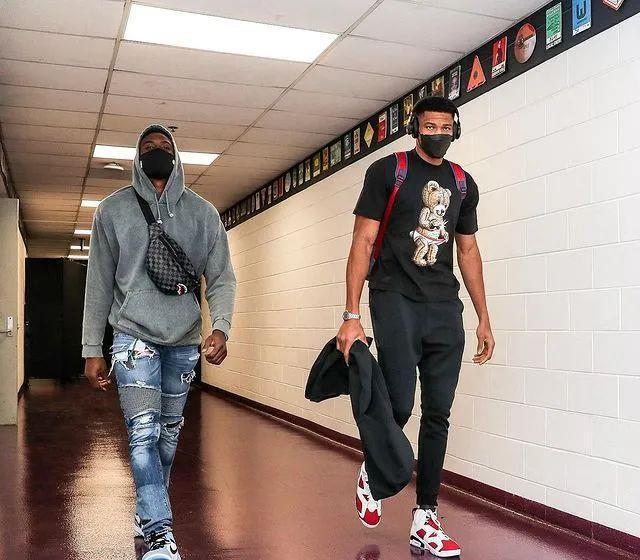 而东契奇则 而东契奇则